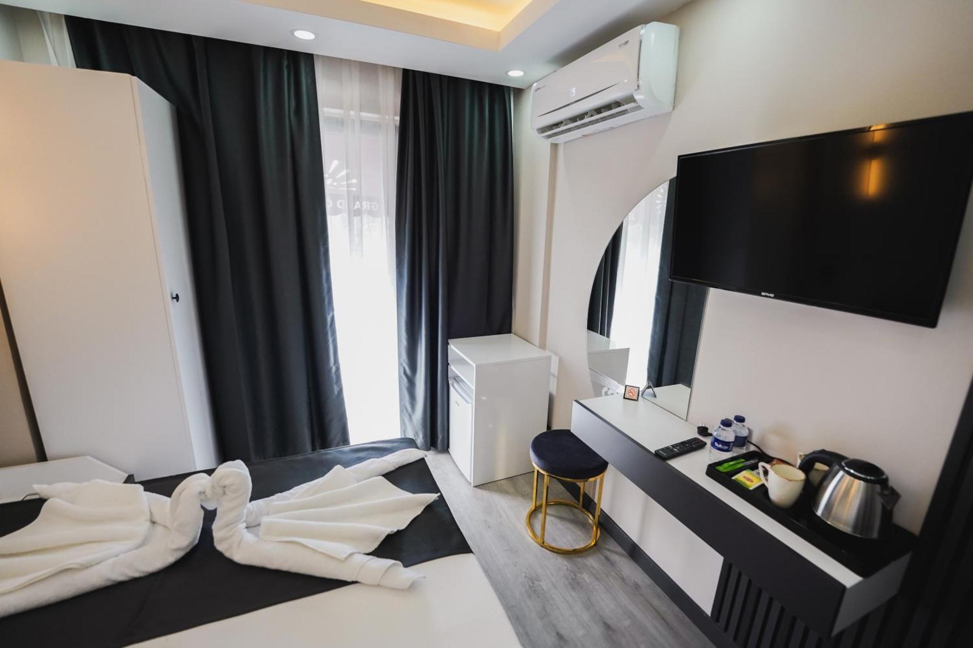 Grand Oezer Hotel Istanbul Exterior photo